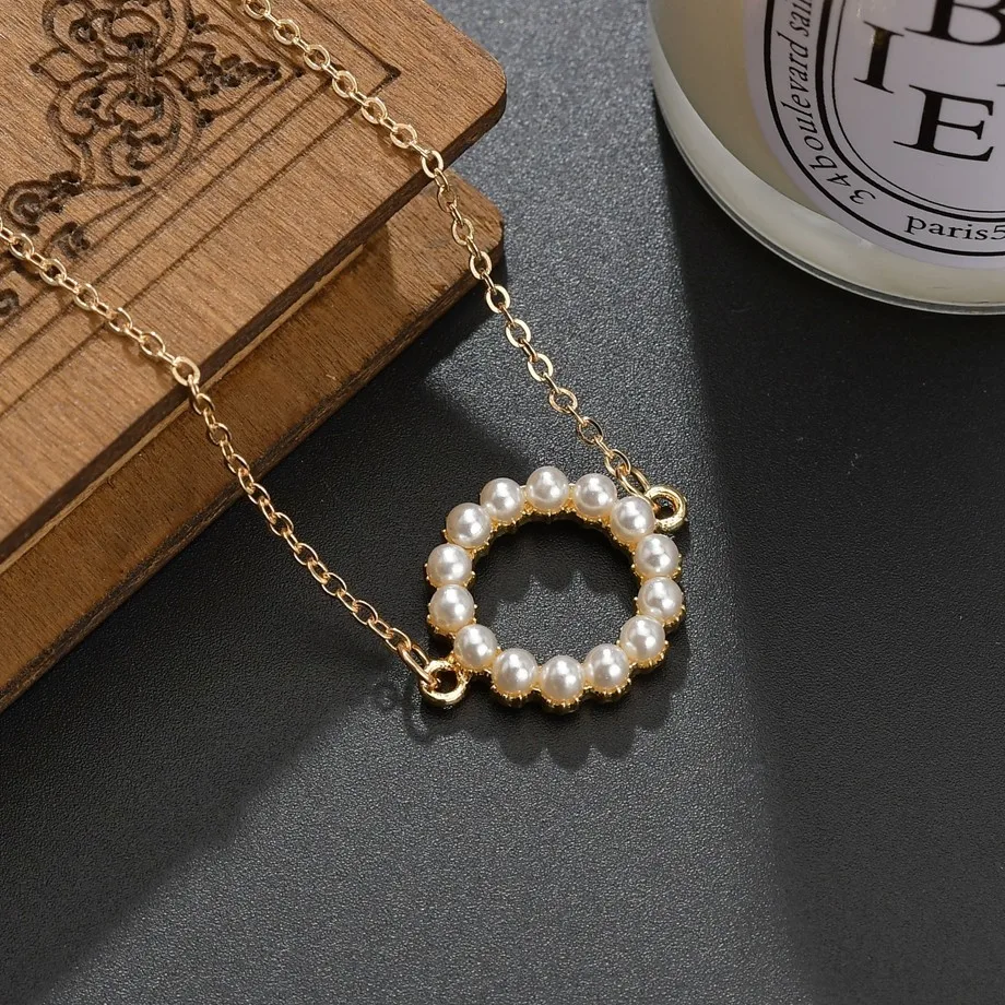 

Golden Round Imitation Pearl Pendant Necklace Female Simple Necklace Cardboard Packaging Fashion Sweet Temperament Wedding Party