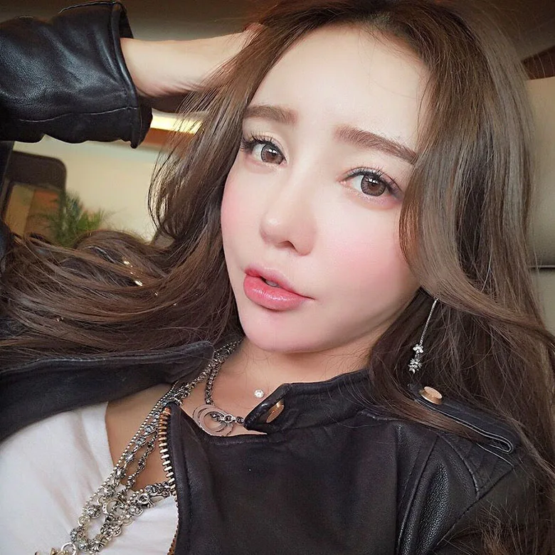 (2)