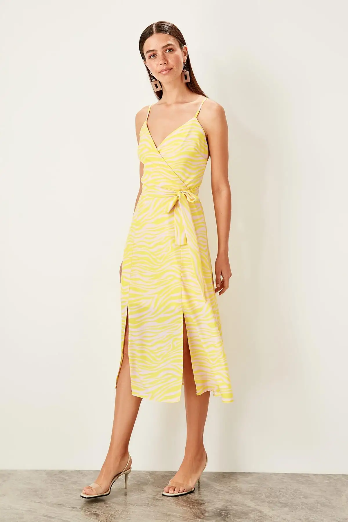 

Trendyol Yellow Print Dress TWOSS19LJ0354