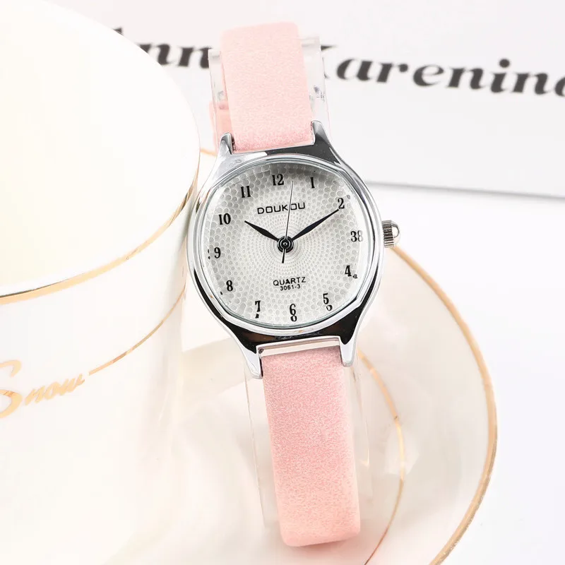 Модные женские часы, женские маленькие простые Стильные изысканные ЖЕНСКИЕ НАРЯДНЫЕ часы, удобные кожаные кварцевые наручные часы, подарочные часы - Цвет: pink