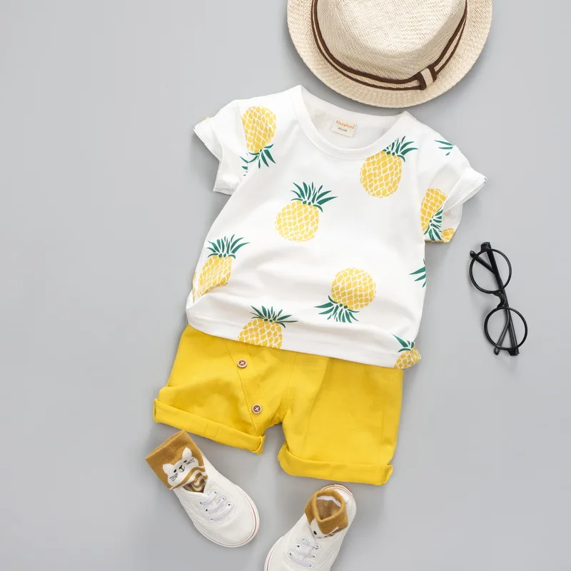 Летняя одежда для маленьких мальчиков и девочек модный хлопковый комплект с принтом фруктов, спортивный костюм для мальчиков, футболка+ шорты детская одежда