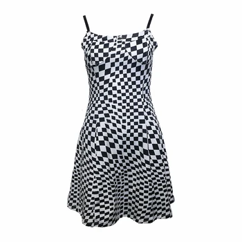 

The new summer 2020 black and white and irregular grid condole carries A dress