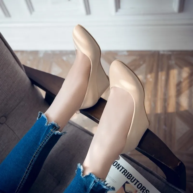 Туфли-лодочки новые стильные весенне-осенние модные женские туфли на танкетке с круглым носком, украшенные кристаллами, на среднем каблуке, большие размеры 30-43