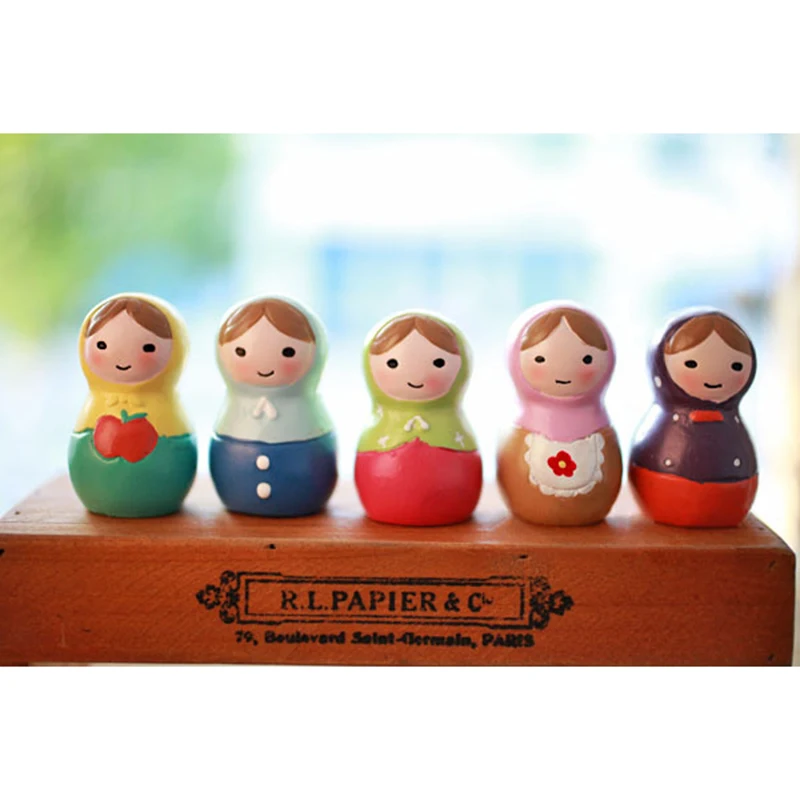 

5ps/set Russian Girls Statue Outdoor Artificial Miniatures Mini Gnomes Moss Terrariums Resin Crafts Garden Decor Home Decor Art