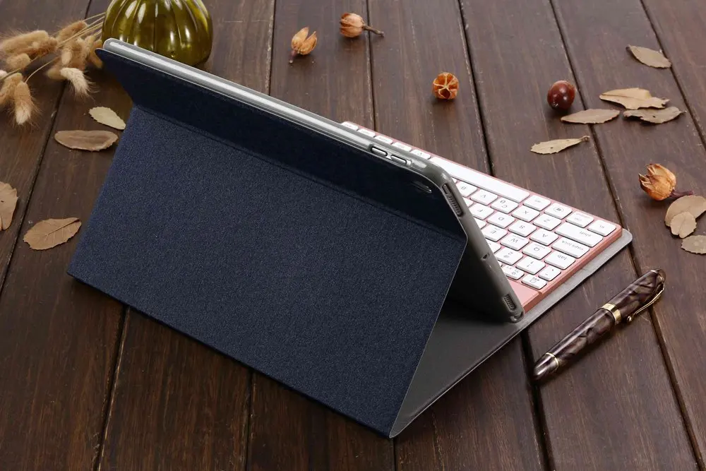 iPad-Pro-10.5-Backlit-Keyboard-Case-l2