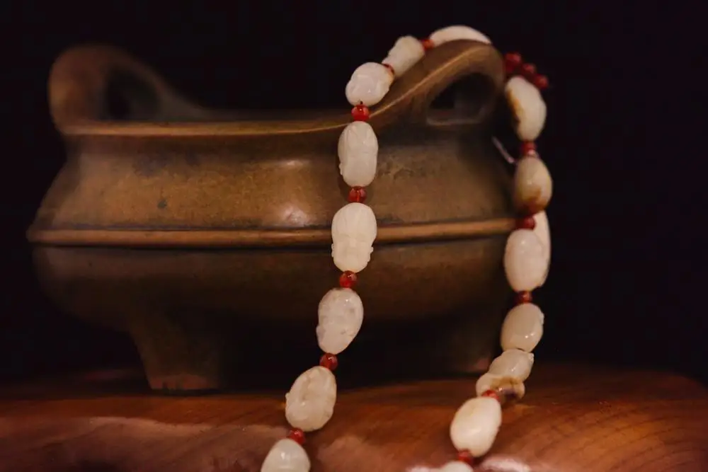

Genuine Natural Hetian jade and nephrite necklace hollow men and women with a certificate
