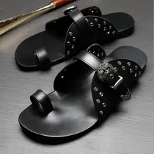 Заклепки мужские натуральные кожаные классные сандалии Туфли без каблуков черные босоножки; Вьетнамки; обувь из натуральной кожи мужские Повседневные шлепанцы обувь Size43