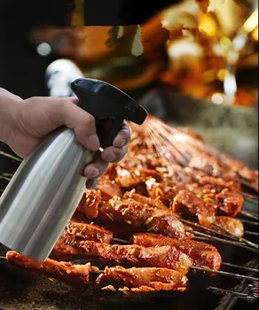 

1PC 500ml Stainless Steel Oiler Oil Spray Bottle Fuel Injector Sprayer Pot Gravy Boats Kitchen Tool Injection for BBQ JO 1085