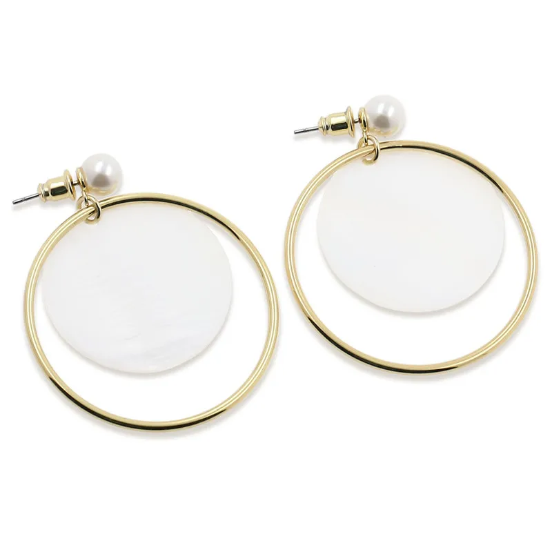 

Fashion Women's Gold Pearl Shell Earrings Faux Pearl Statement Stud Earrings for Women Mother of Pearl Shell Loop Earrings