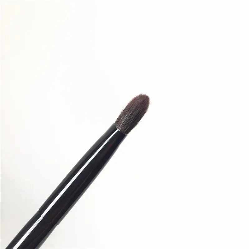 Suqqu F Flat Eyeshadow Brush _ 2