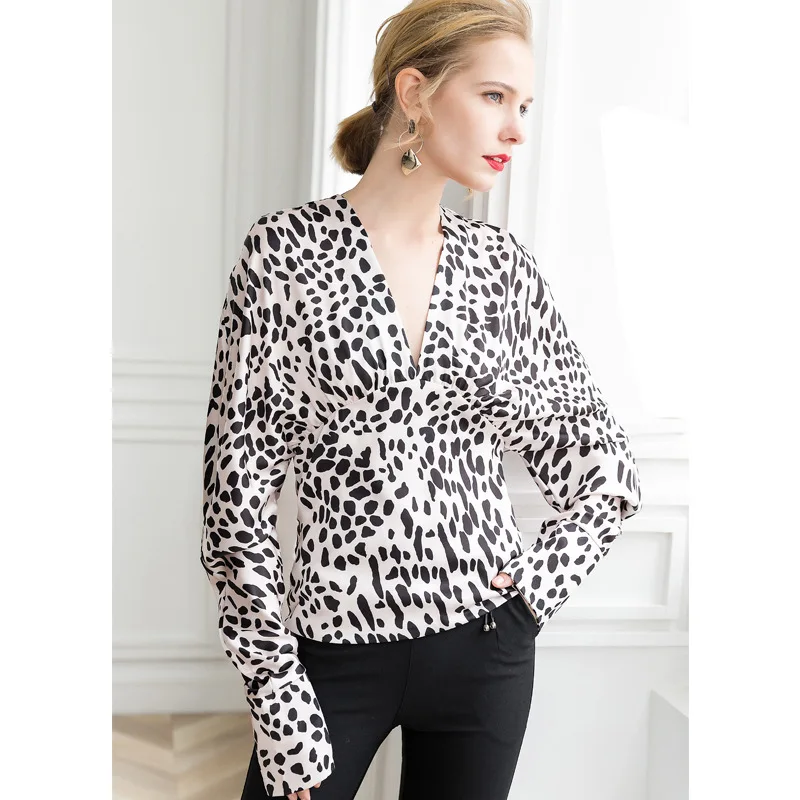 

European Style Blouse 2019 Spring Summer Casual Tops Women Batwing Sleeve Sexy Wild Leopard Print Long Sleeve V-Neck Tops Shirt