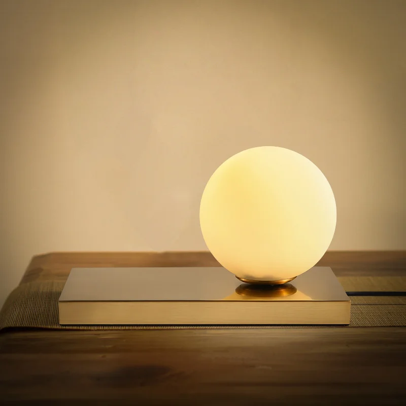 Nordic Ball Glass Table Lamp Bedroom Bedside Fashion Creative Desk Lampromantic fashion bedroom bedside Table Lamp