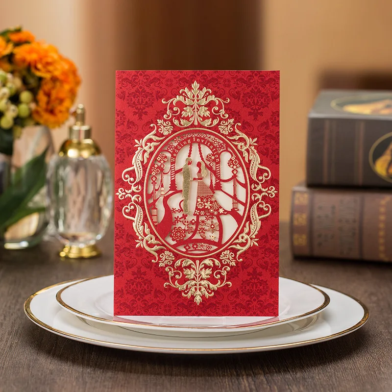 

(20 pieces/lot) Bride & Groom In Church Wedding Invitation Gold Foil Floral Traditional Overseas Chinese Red Marriage Card IC105