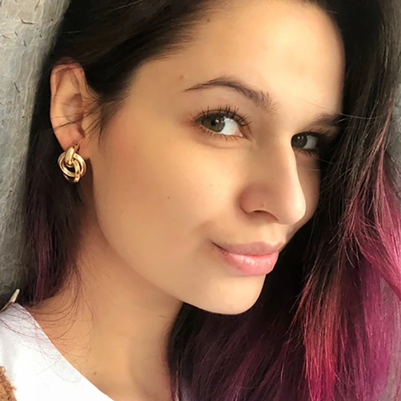 

2019 New Knotted Stud Earrings Women Classic Minimalist Twisted Small Stud Earrings Cute Stud Jewelry Gold Silver Color