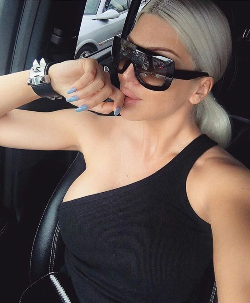 Негабаритных Солнцезащитные очки для женщин Для женщин заклепки Брендовая Дизайнерская обувь знаменитостей Ким Кардашян Сексуальная