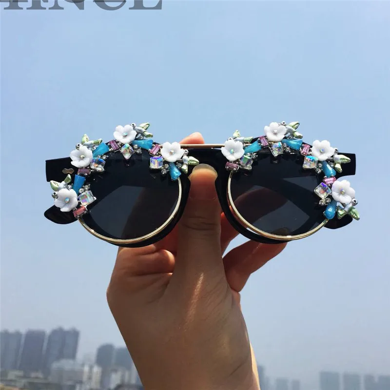 

Fashion Flower Sunglasses for Women Round Sun Glasses Coloured Diamond Decoration Eyewear Brand Designer Lady Flap Sunglasses NX