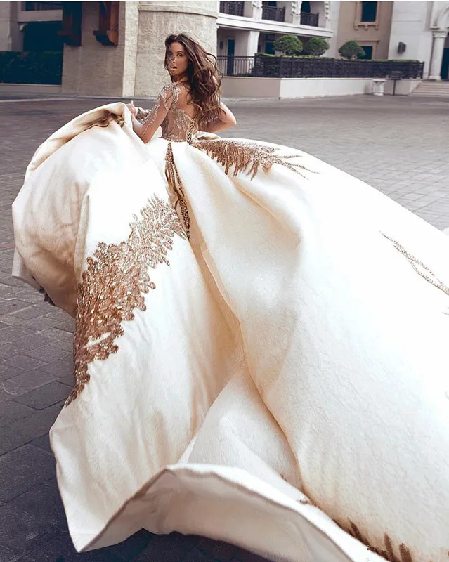 2019-dubai-arabic-vintage-wedding-dresses-said-mhamad-long-sleeve-gold-lace-applique-sequins-plus-size-wedding-dress-with-cathedral-train (2)_副本