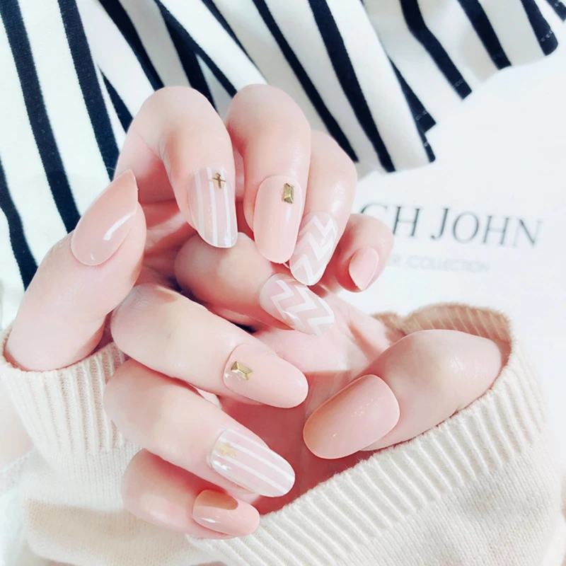 

24Pcs Short Acrylic Fake Nails Light Orange Oval Fasle Nails Stripe Rivet Press On Fingernails Manicure Nails Z168