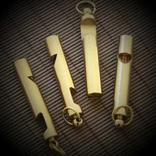 Латунный открывалка для бутылок пива свисток Многофункциональный креативный брелок Подвеска на открытом воздухе Выживание, первая помощь Инструмент свисток оборудование