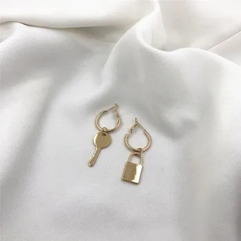 

1 Pair European Minimalist Personality Trend Key Lock Pendant Hoop Earrings Gold Metal Color Asymmetrical Charm EarringsE505-T2