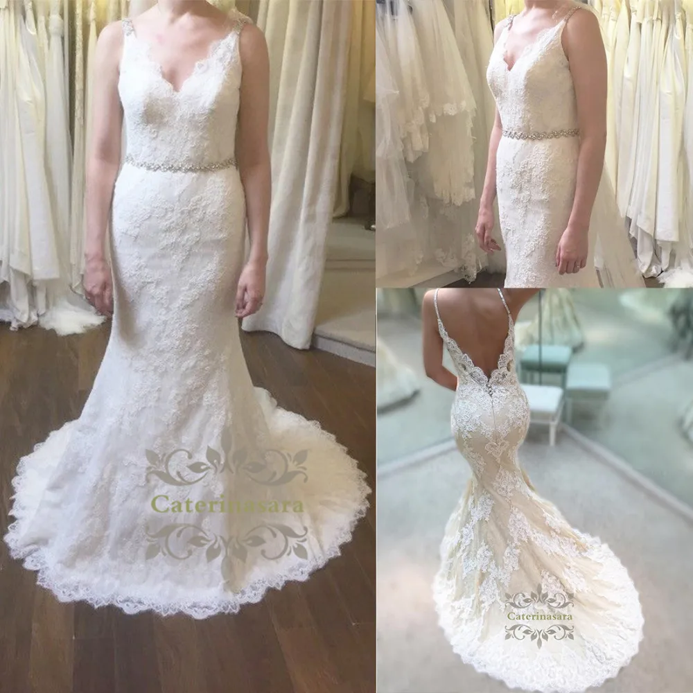 Womens Mermaid Trouwjurk V Hals Sexy Bruid Gown voor Meisje met Kapel Trein Kant met Kristallen Kralen Sjerpen Trompet rok Womens Mermaid Trouwjurk V Hals Sexy Bruid Gown voor Meisje met Kapel Trein Kant met Kristallen Kralen Sjerpen Trompet rok