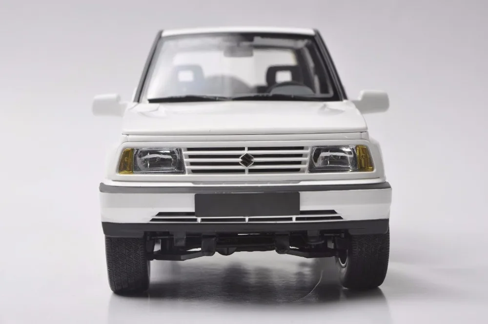 1:18 литая под давлением модель для Suzuki Vitara Escudo 1989 игрушечный автомобиль из белого сплава миниатюрная Коллекция подарков Gran