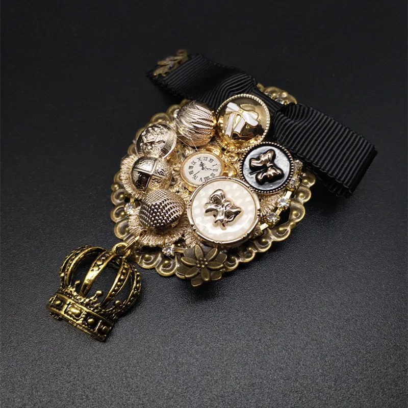

Female Antique Crown Pendant Brooch Vintage Female Fashion Broche Hijab Pins Brooches Women Lapel Pin Badge Heart Broch