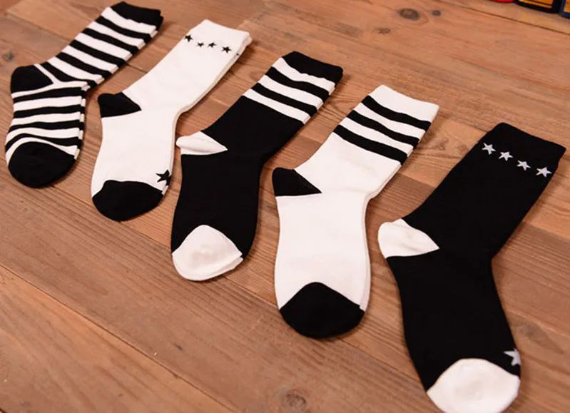 5 пар мужские носки Новый Harajuku Японский Корея человек хлопковые носки звезды полосатый черный, белый цвет модные хлопковые носки