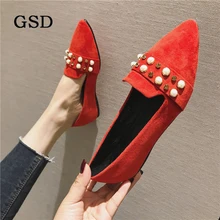 Новые Замшевые женские туфли на плоской подошве; модные женские туфли с острым носком, украшенные стразами и заклепками; красивые водонепроницаемые Мокасины с жемчугом