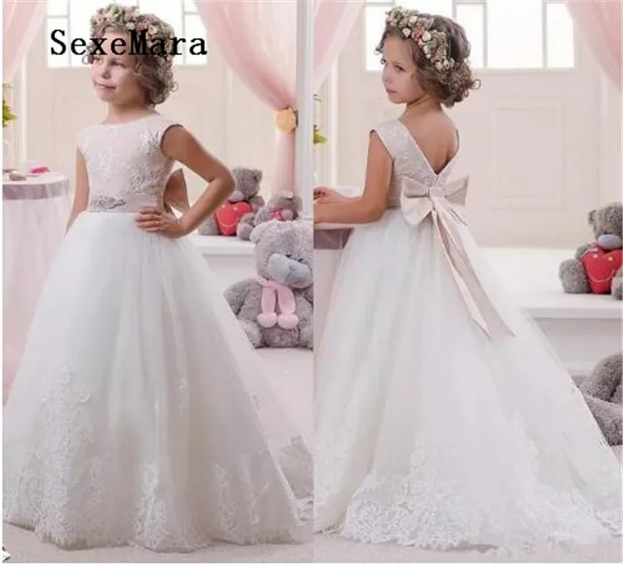 

2019 High Quality Customized Flower Girls Dresses for Wedding Party O Neck Lace Applique with Sash Girls First Communion Dress