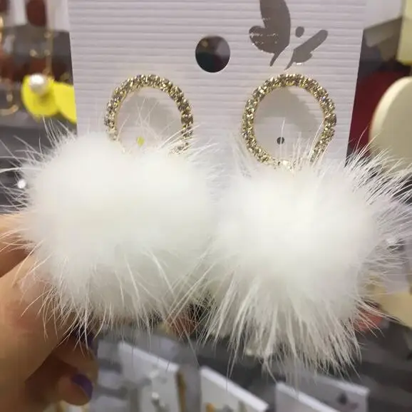 

Charmcci Exclusive Lady Blinger Handmade Super Sweet Cute Kawaii Girl Round Mink Fur Pom Stud Earrings Fur Party Earrings