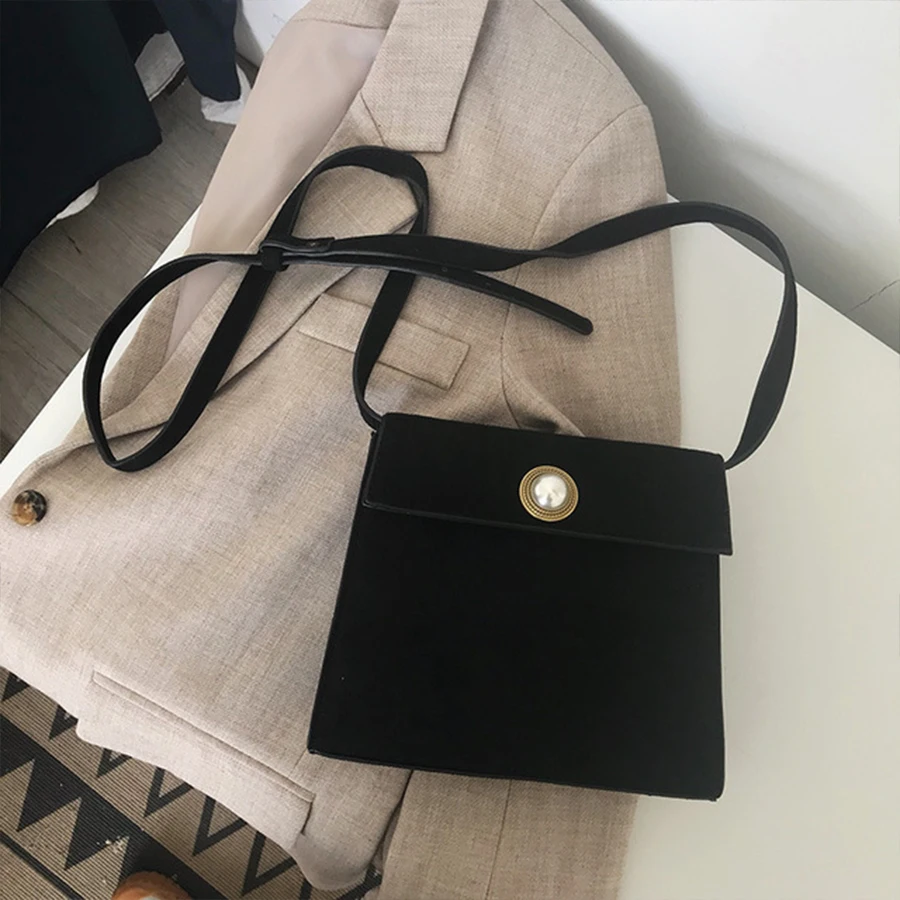simple black shoulder bag