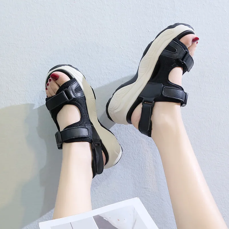 COOTELILI الصيف أحذية المرأة صنادل طراز جلاديتور الشقق منصات امرأة السببية حذاء بكعب ويدج مفتوحة اصبع القدم أسود أبيض COOTELILI الصيف أحذية المرأة صنادل طراز جلاديتور الشقق منصات امرأة السببية حذاء بكعب ويدج مفتوحة اصبع القدم أسود أبيض