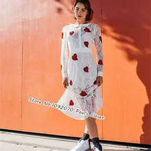 Женское платье миди на косточках с блестками и аппликацией в виде сердца La Christy