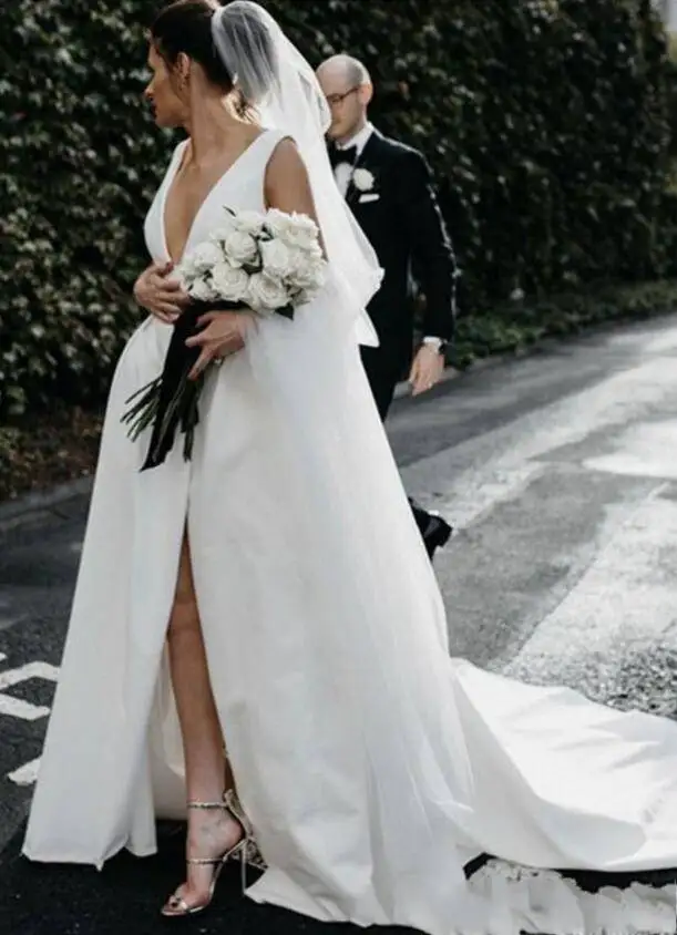 

Elegant Satin Wedding Dresses simple White v Neck Beach Bridal Gowns High Split Floor Length Wedding gown Vestidos de noiva