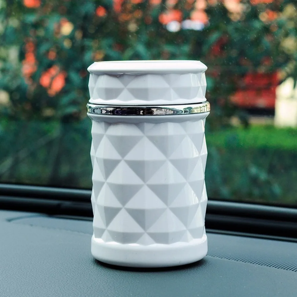

2018 Useful Car LED ashtray Simple to use and easy to carry