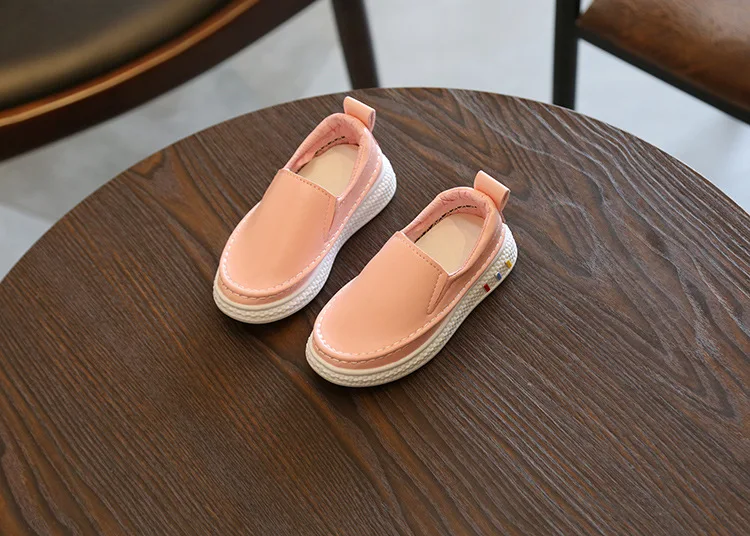 AFDSWG весна и осень ПУ водонепроницаемый Розовый Повседневные кроссовки для девочек Черная Обувь для детей Белая обувь с колесами