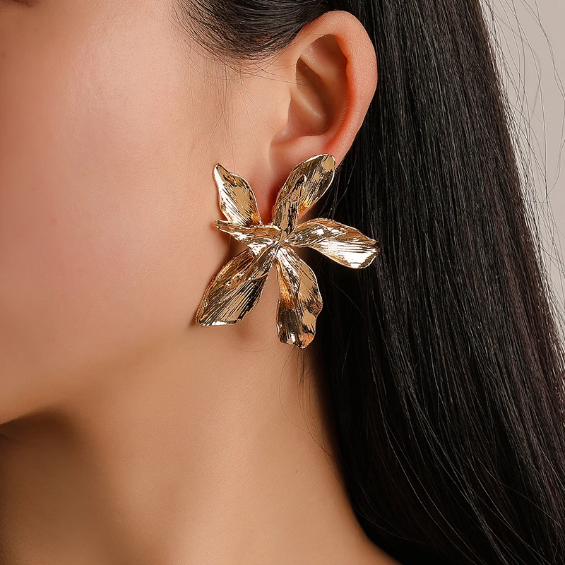 

LUKENI 2019 Elegant Fashion Gold Colour Metal Big Flower Earrings For Women Jewelry Office Jewelry Flower Shape Stud Earring