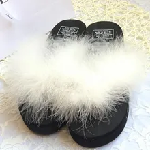 Летние женские шлепанцы; толстые нижние сандалии на платформе с натуральным мехом и перьями; пляжная обувь;