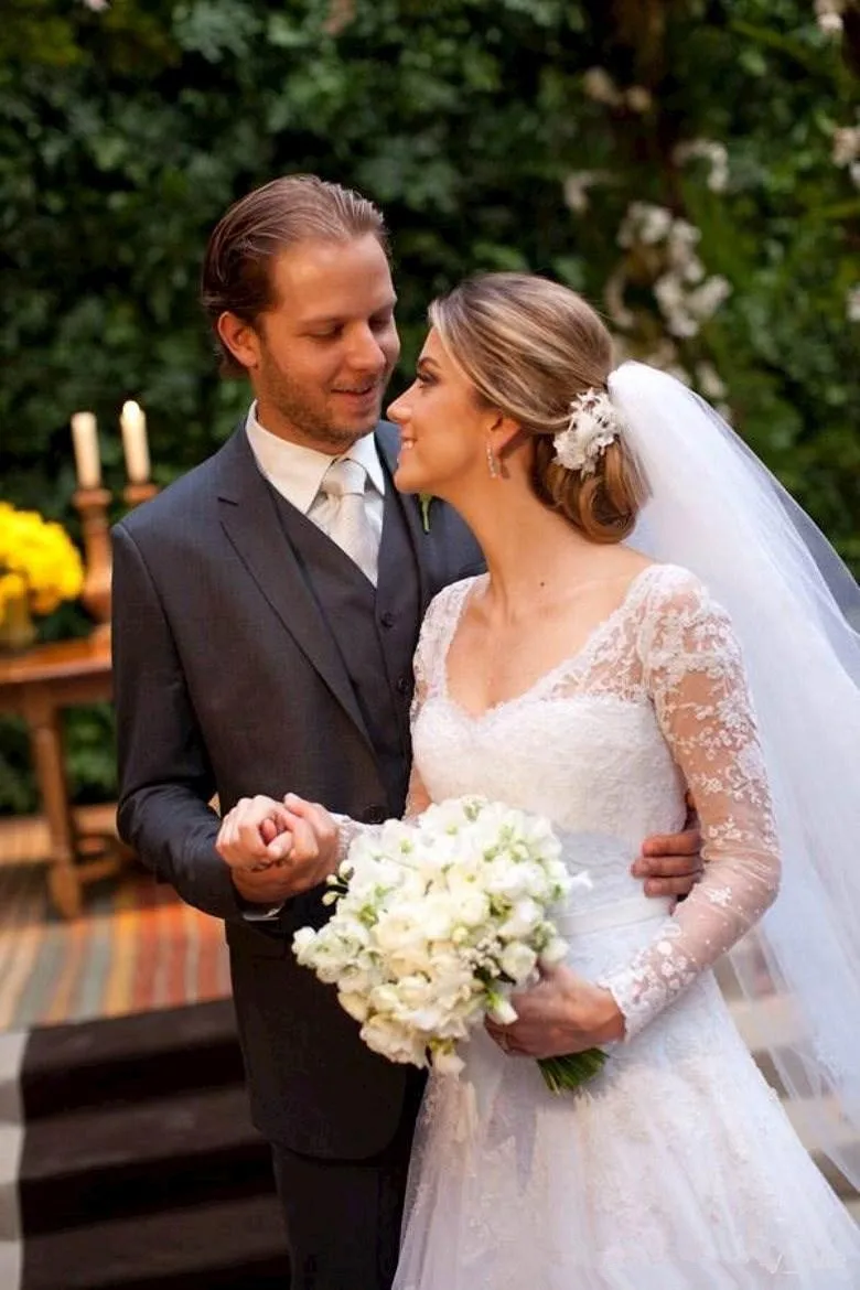 

Vestido Wedding Dresses Sexy A-Line Scoop Long Sleeve 2015 New Beach Dress Covered Button Ruffles Chapel Train Lace Bridal Gowns