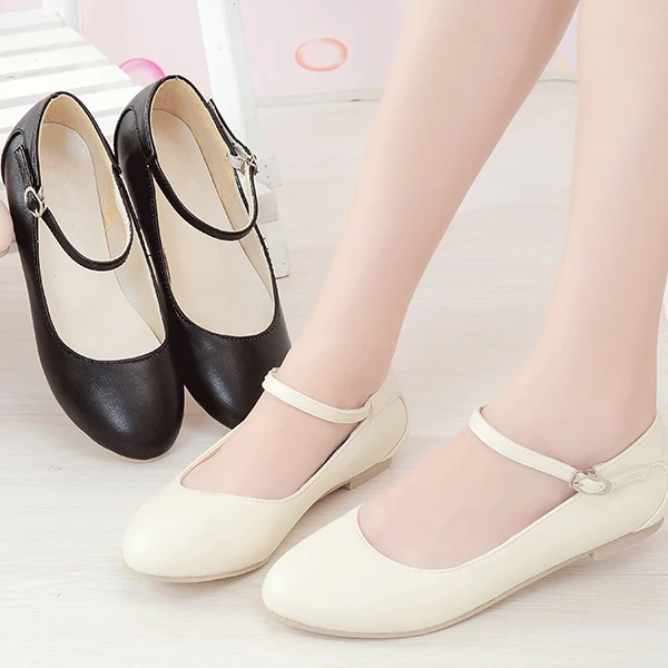 Flat shoes with strap Flat shoes with strap
