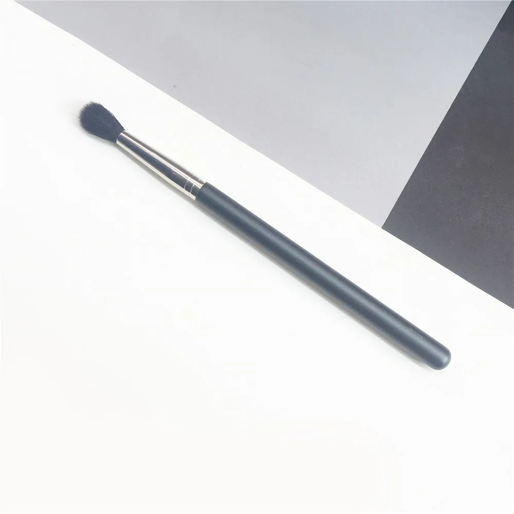 MAC TAPERED BLENDING BRUSH _ 5