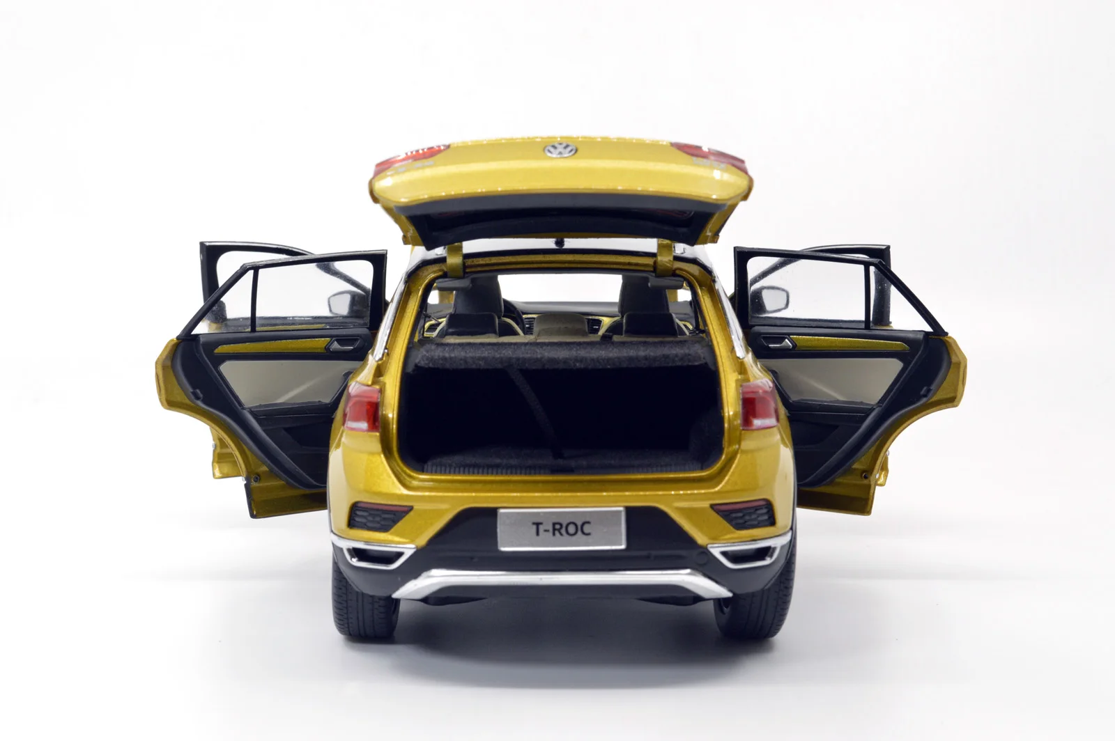 Модель Paudi 1/18 1:18 Масштаб VW Volkswagen T Roc Ограниченная серия Золотой Черный Топ литая под давлением модель автомобиля игрушка модель автомобиля открываются двери