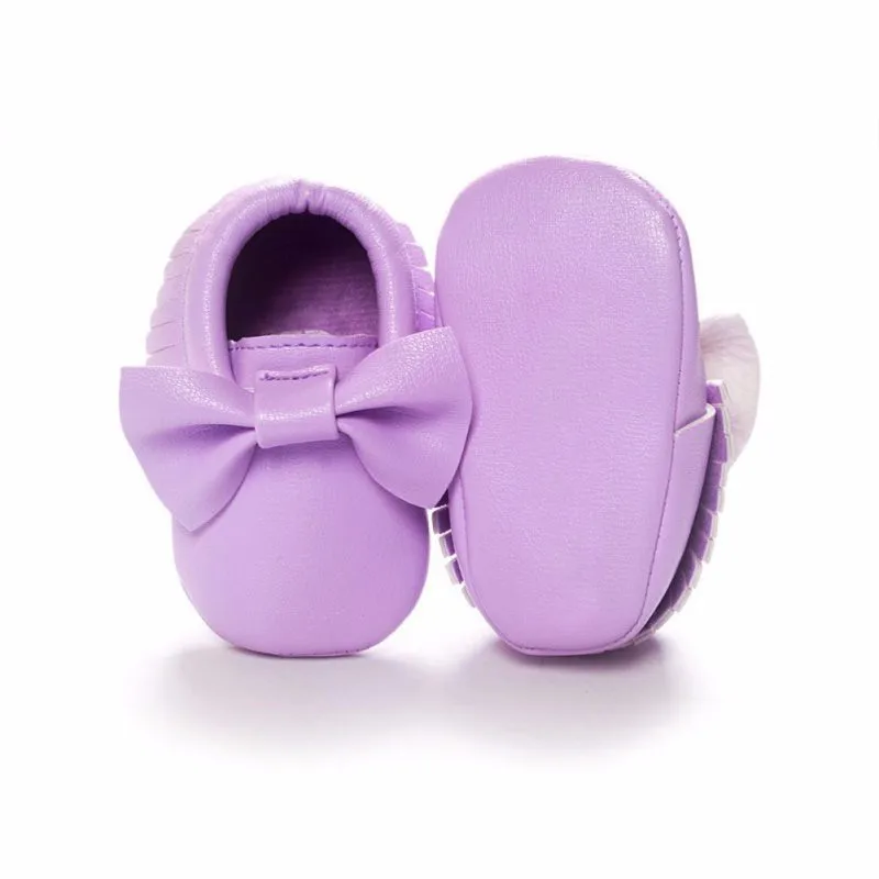 Обувь для маленьких девочек; Водонепроницаемая Обувь из искусственной кожи с кисточками; мокасины для новорожденных; Мягкие Мокасины для младенцев; 18 цветов