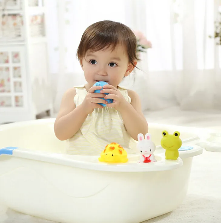 Детские игрушки водяной бане стильная футболка с изображением персонажей видеоигр животного Новорожденные ванны мягкие резиновые поплавок squeeze звук, ванная комната играть распыления воды игрушка 4 шт./компл