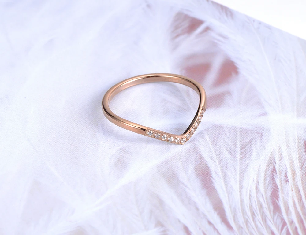 JeeMango Винтаж V буквенные формы обручальные кольца с AAA фианит Кристалл Камень уникальный дизайн палец кольцо ювелирные изделия для женщин JR19050
