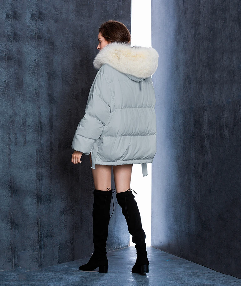 Высококачественное короткое дизайнерское свободное Женское зимнее пальто с большим меховым воротником, Толстая теплая верхняя одежда, куртка большого размера с белым утиным пухом