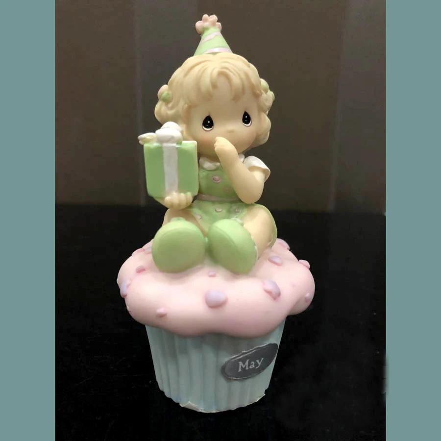 

Silicone Mould Water Drop Doll Cupcake Mold Girl sit on Cupcake Fondant Cake Cholocate Mold Home Decoration Clay Mold
