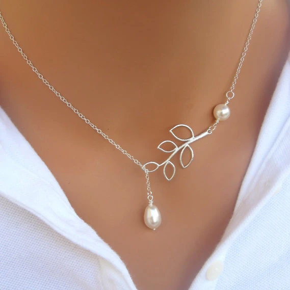 

H XL101 Japanese and Korean fashion elegance wild pearl bow necklace Eiffel Tower in Paris