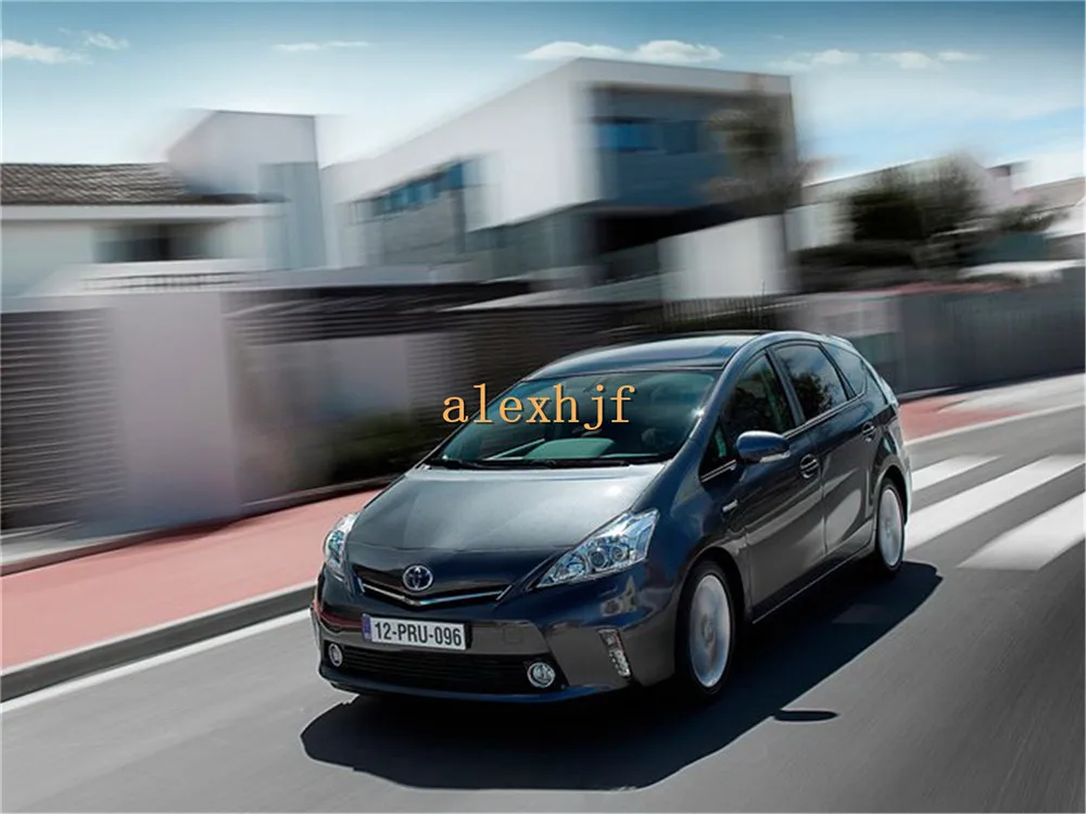 Toyota-Prius_Plus_2013